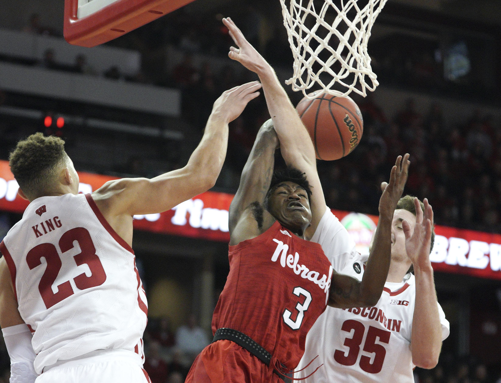 Badgers 82, Cornhuskers 68